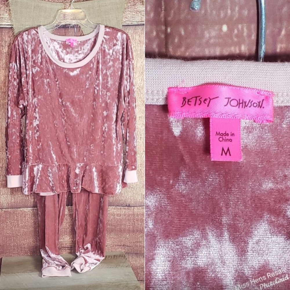 Betsey Johnson pink velvet pajama lounge set M